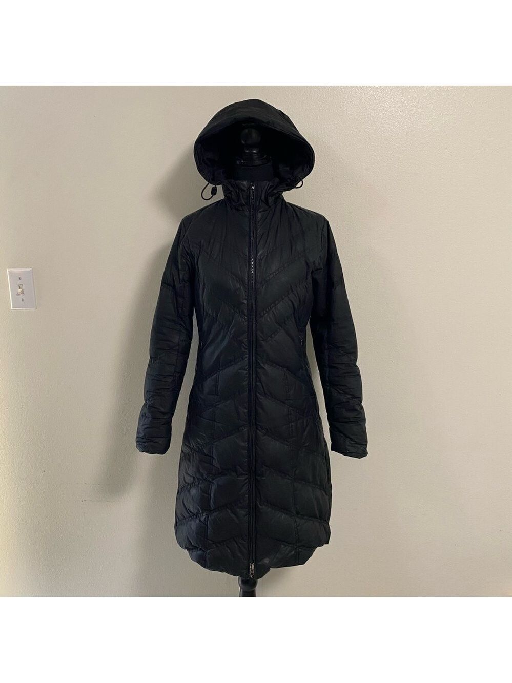Patagonia Jacket Women's Size XS Black Down Hooded Puffer Parka jacket Coat